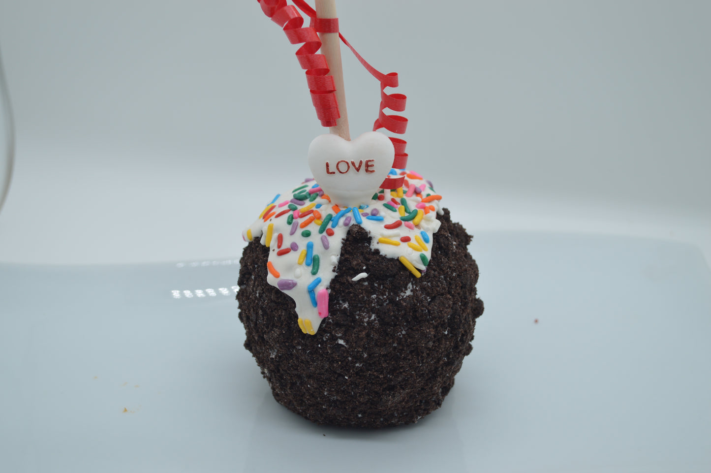 Valentines cookies & cream Caramel Apple